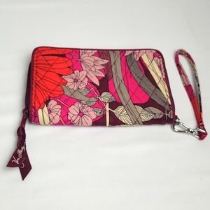 VERA BRADLEY SMALL BURGUNDY FLORAL WRIST STRAP WALLET FULL ZIPPER